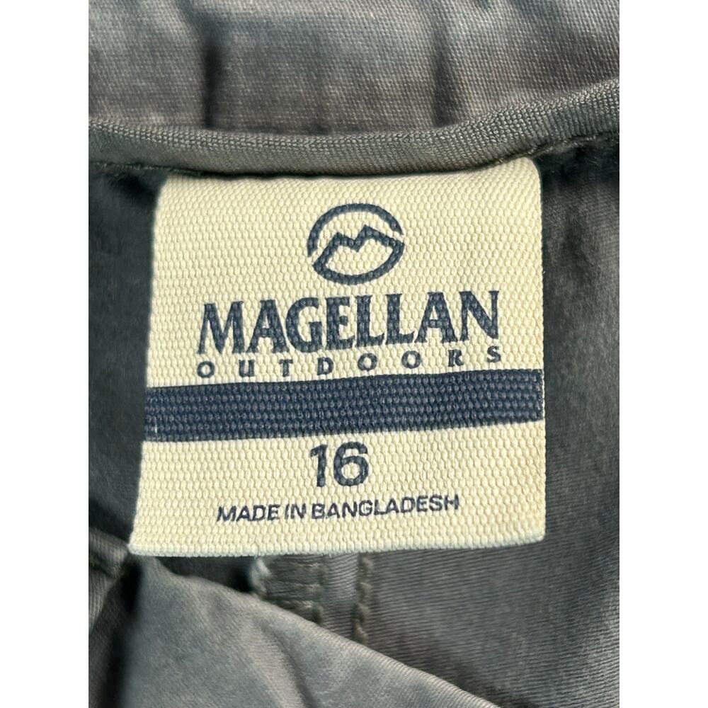 Magellan Outdoors Women's Gray Stretch Casual Chino Shorts Size 16 - Picture 3 of 10